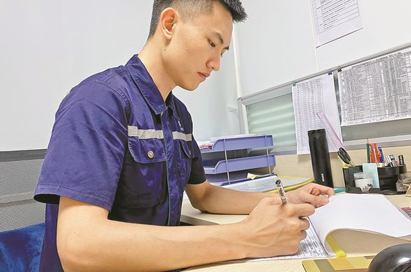 知名企业在职4年工程师，真实工资曝光，大学生别低估职场的残酷