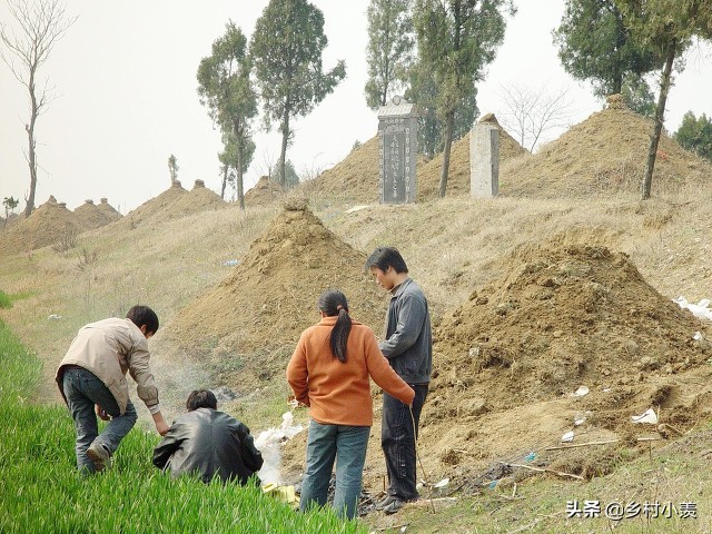 农村“老风俗”非常多，老人去世都有哪些风俗，你们那里还讲究吗