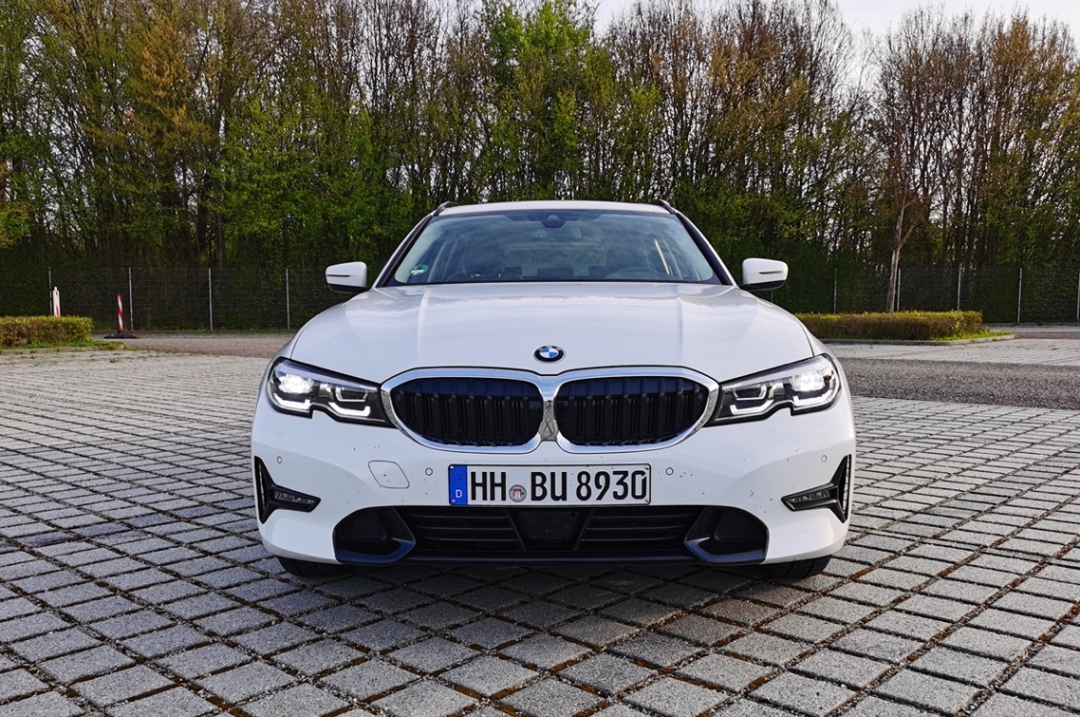 试驾欧洲最畅销宝马车320d Touring：就这！？