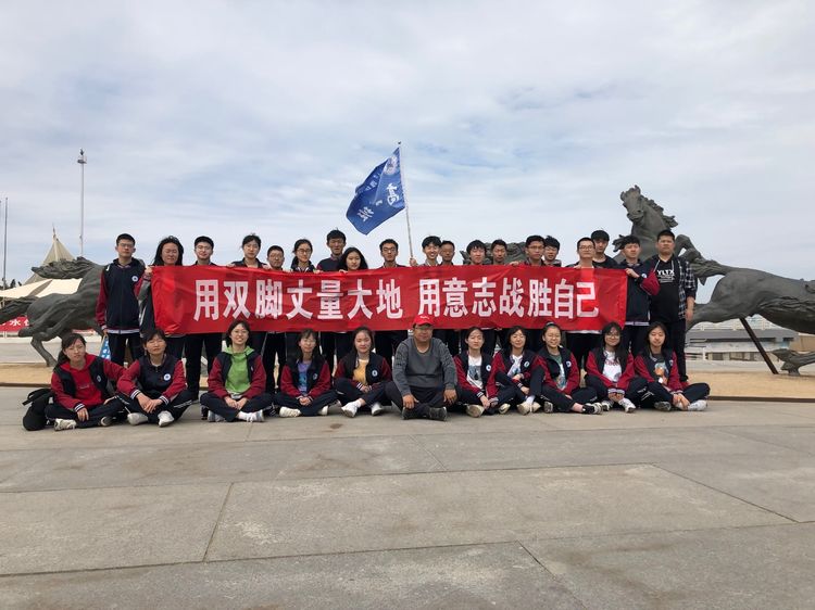 潍坊滨海国际学校组织徒步拉练活动