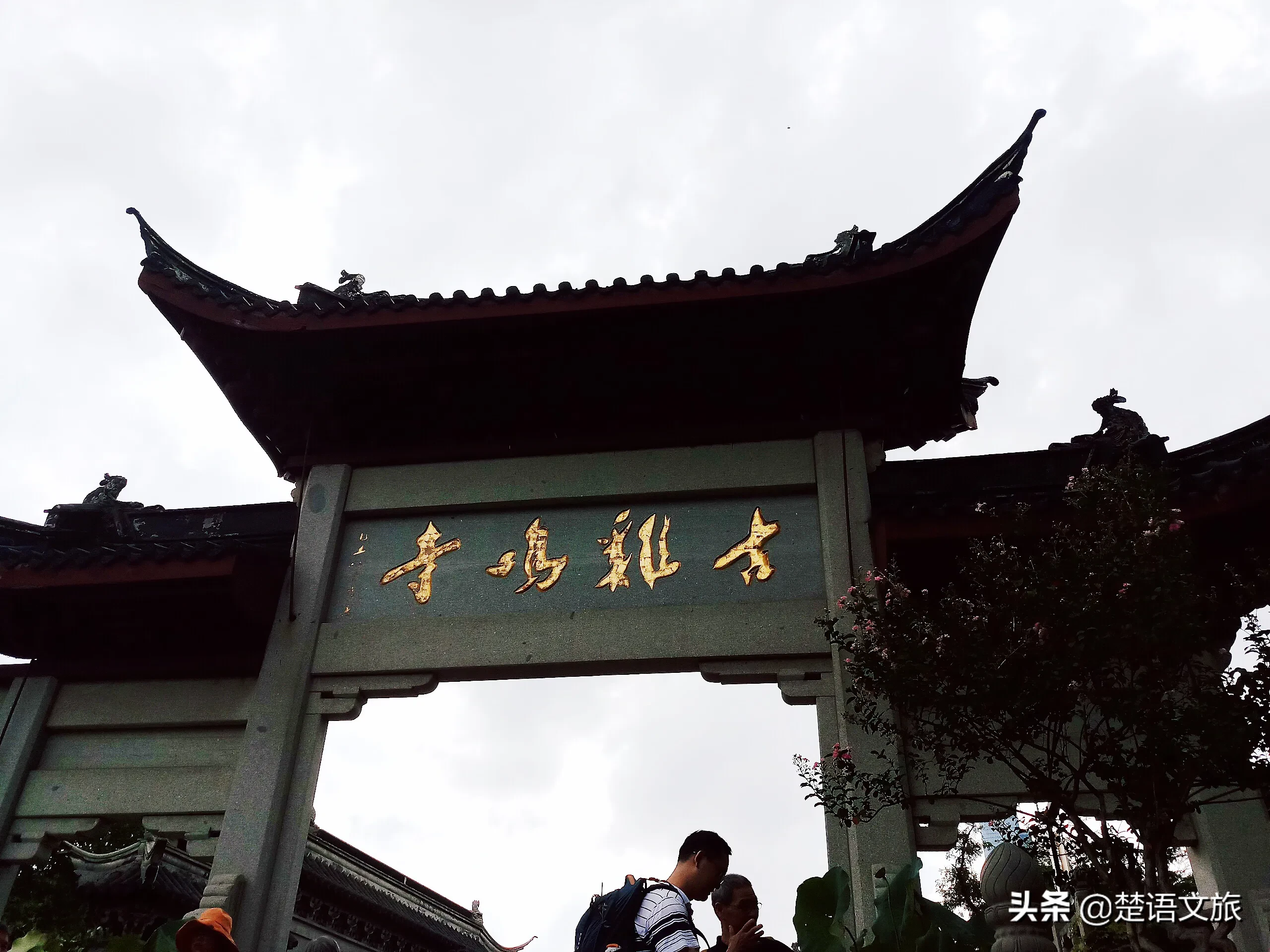 南京这座寺院，号称南朝四百八十寺之首，求签拜佛的居然多为美女