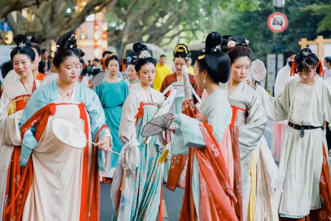 b站网友写诗:乾隆烂诗王的称号,快要保不住了