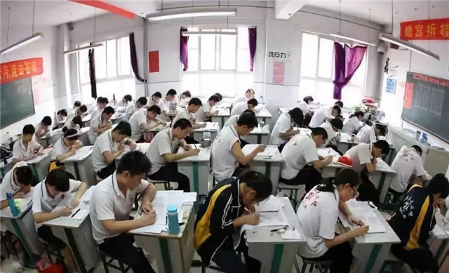 最难数学高考卷：全国平均60分、北京只有17分，复读生被气得直哭