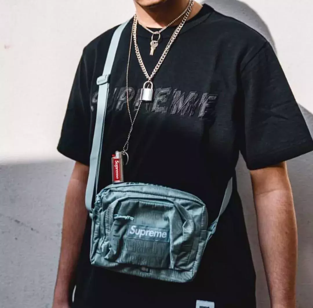 今年买 Supreme 还是 Palace ? 这是个难题