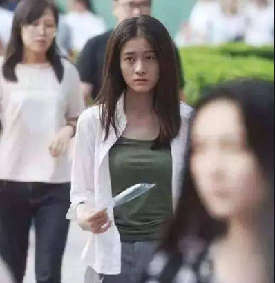 为啥高考不能穿“校服”，怕被有心之人利用？班主任说出其中原因