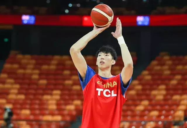 王仕鹏为什么没打nba(前辈不好惹！王仕鹏怒怼周琦打不了NBA是人不行，周琦诚恳道歉)