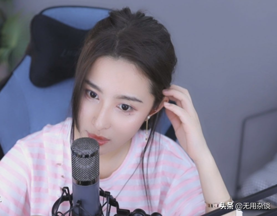 「斗鱼一姐」自曝主播收入：每月吸金超过百万，存款“仅”七位数