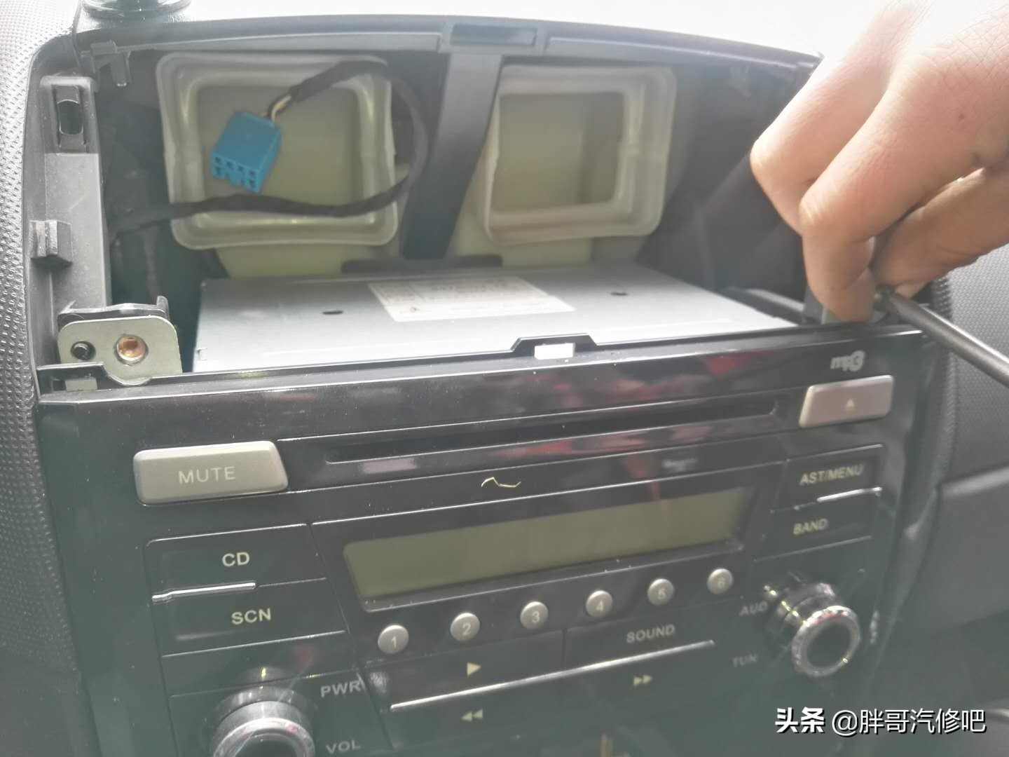 胖哥解决车辆中控台内饰异响，还胖哥车内一片安静