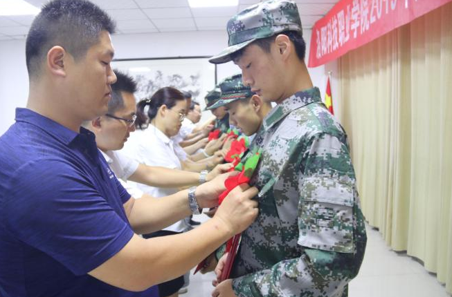 大学生当兵分等级，级别越高待遇越高，想要参军的大学生要知道