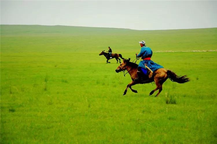 中国北方避暑圣地，推荐4个边旅游、边避暑的好地方，温度21°凉爽