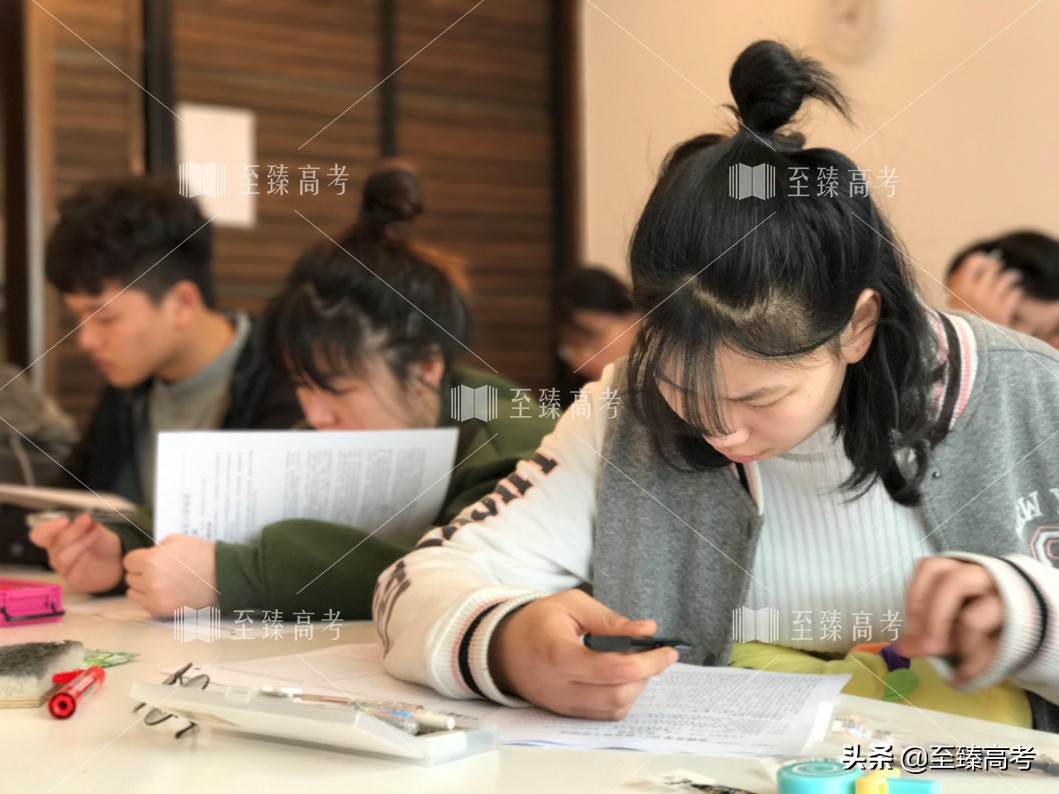 艺考文化课培训班费用：武汉家教多少钱一小时