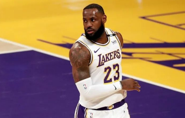 nba为什么23号(NBA身穿23号球衣谁实力最强？坎比垫底 詹皇被一人压制)