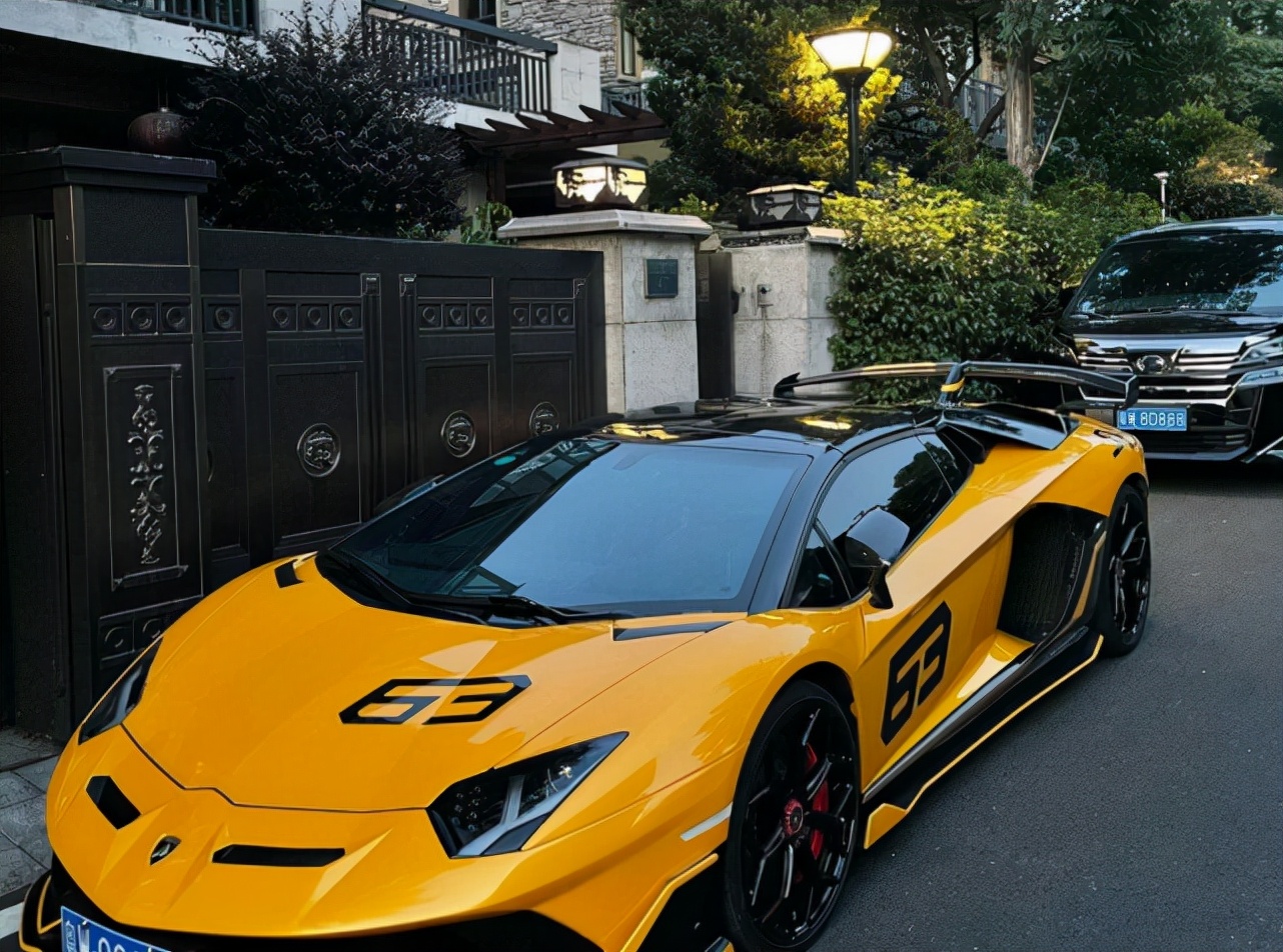 广东遇到1500万的兰博大牛svj 车主家的居住环境诠释一切 读车号