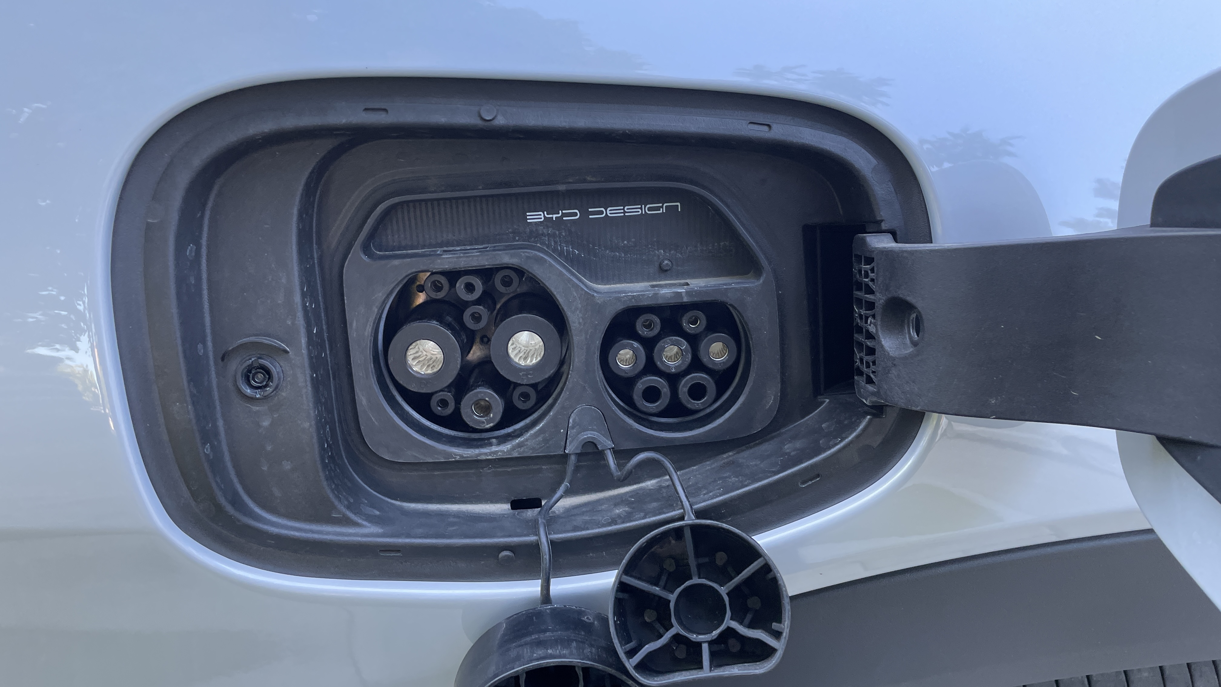 颜值超高,续航表现极致,试驾体验比亚迪海豚