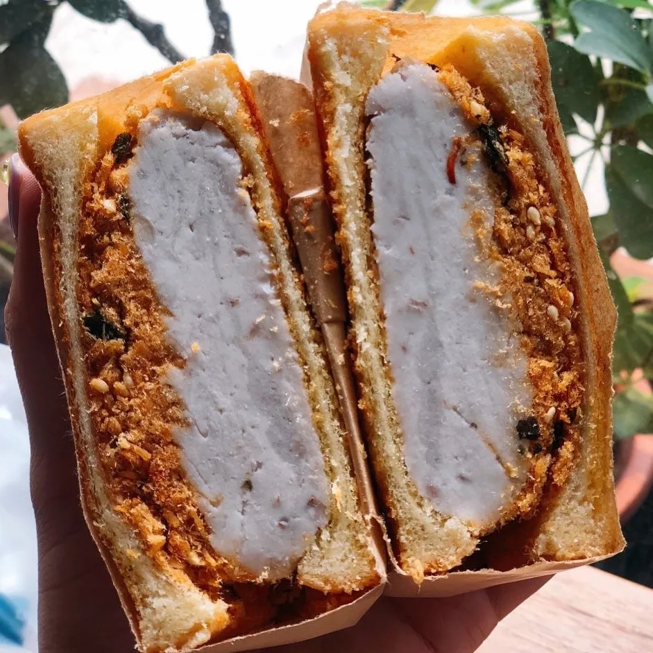 流心咸蛋黄、绵密厚芋泥，深圳这5家三明治料多到包不住