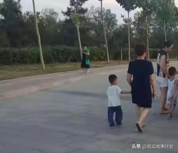 父母送孩子去美国读书，望其负担国内房贷遭拒，打越洋电话骂不孝