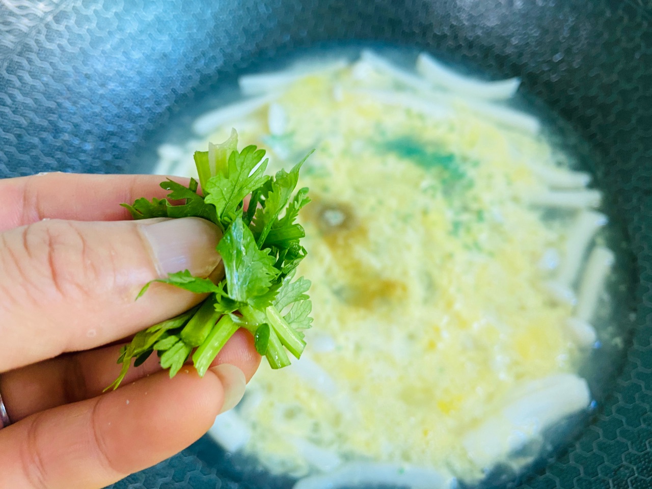 秋天适合喝这汤，6块钱煮一锅，营养好吸收，低脂低卡，别错过了