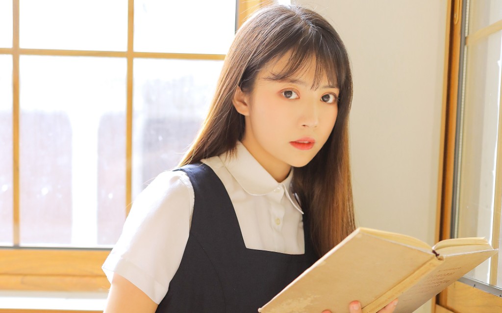 唯美青春诗歌两首：《花园怀古》（之四）《比心》