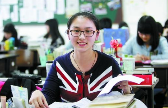 21年高考500分竟“无缘本科”，文理分数线相差100分，文科很无奈