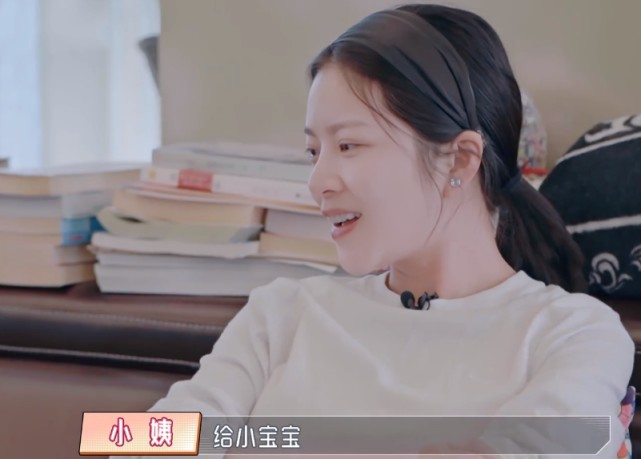 小姨送王灿足金的长命锁，谁注意王灿收到后的反应？太现实了吧