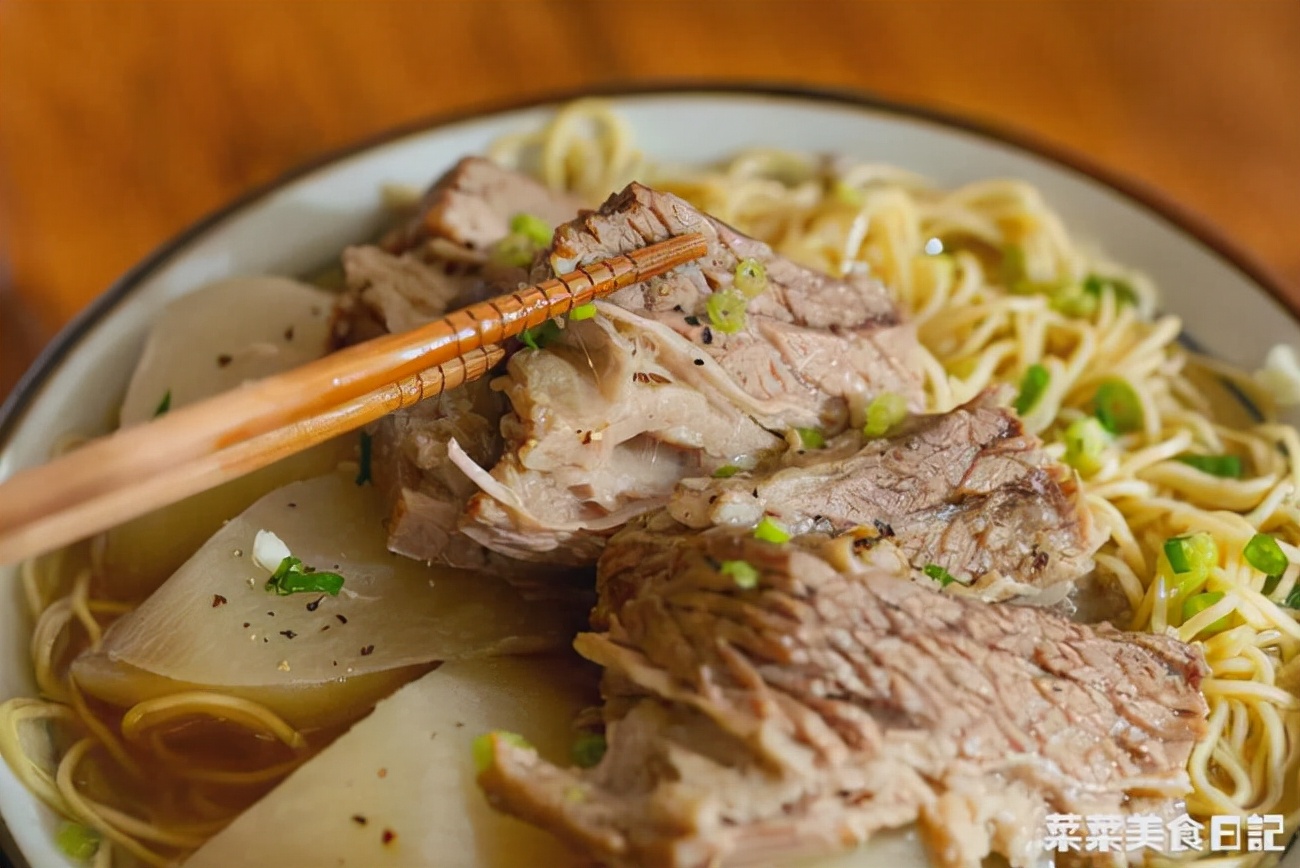 秒杀大排档的好方子，一焖香绝了！懂行的都在吃它