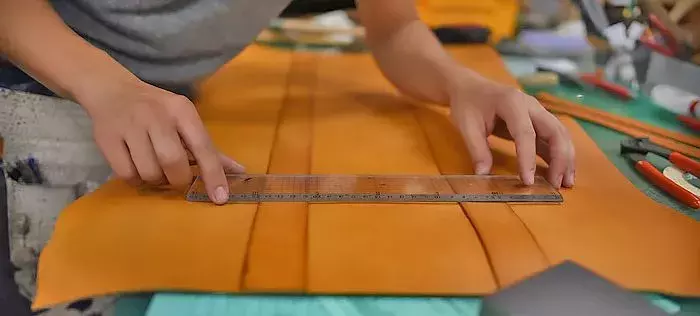 包包丨与冬天绝配的「皮革包」，去这些品牌里选