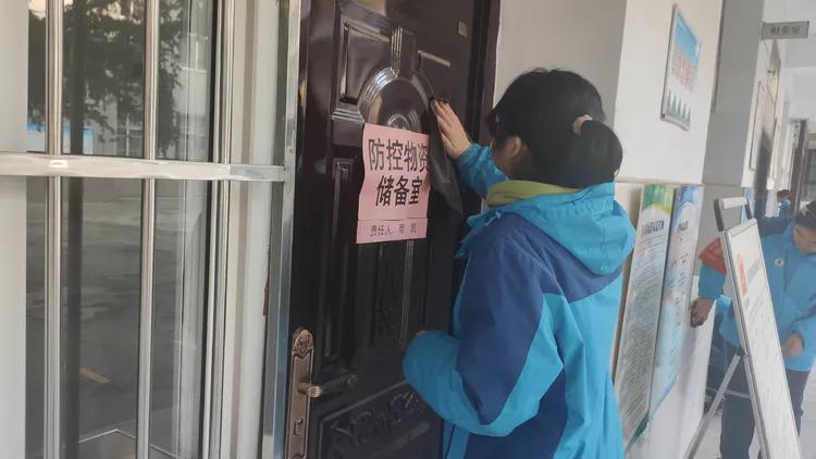 西安市第十四中學(xué)志愿服務(wù)隊在行動(圖15) 西安市第十四中學(xué)志愿服務(wù)隊在行動(圖15)