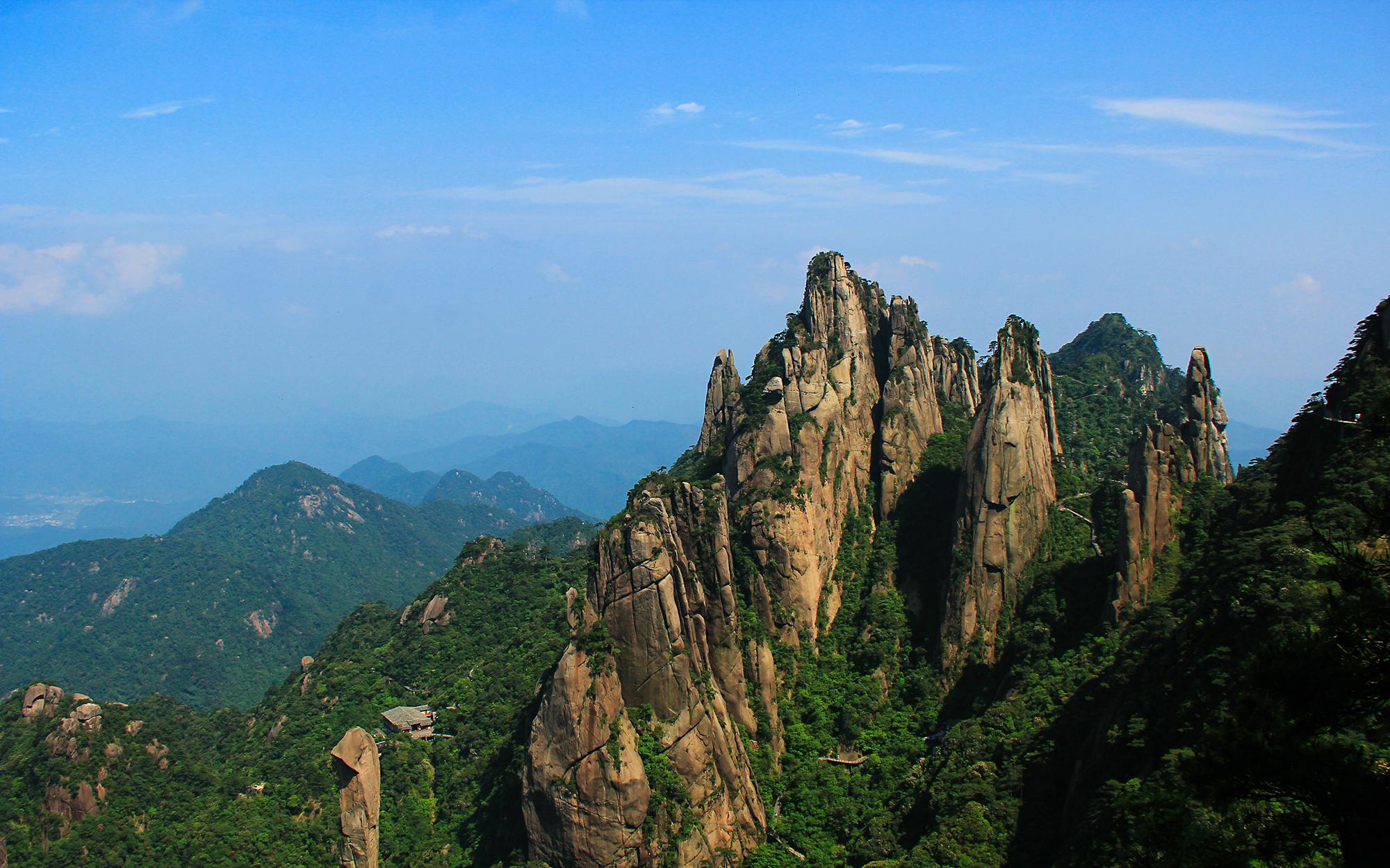 江西避暑好地方,夏季平均气温仅207度,舒爽景色美如画