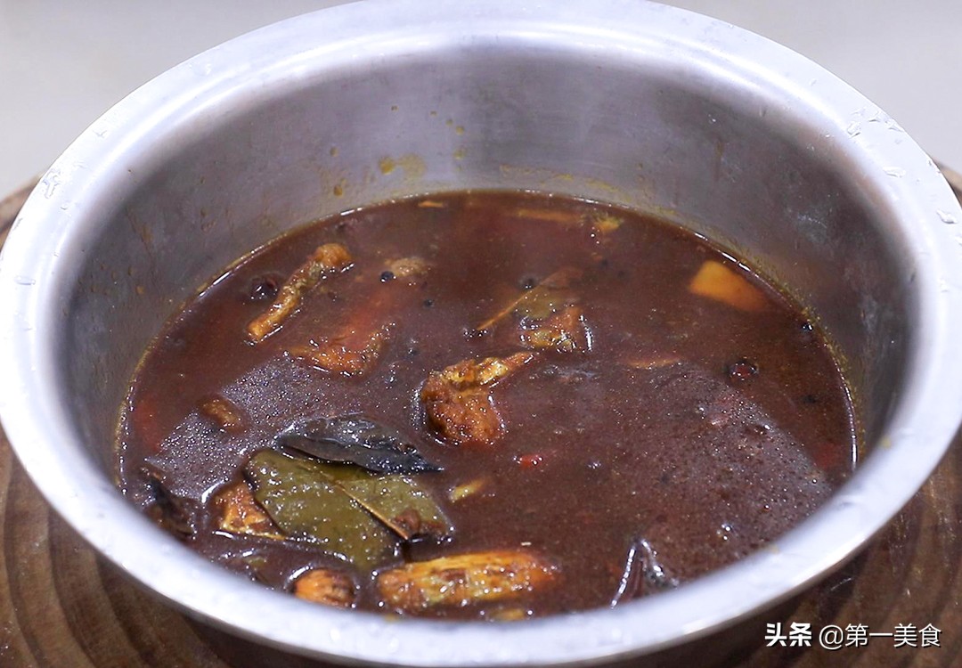 带鱼怎么做才好吃，厨师长分享饭店秘制做法，鲜香入味，酱香浓郁