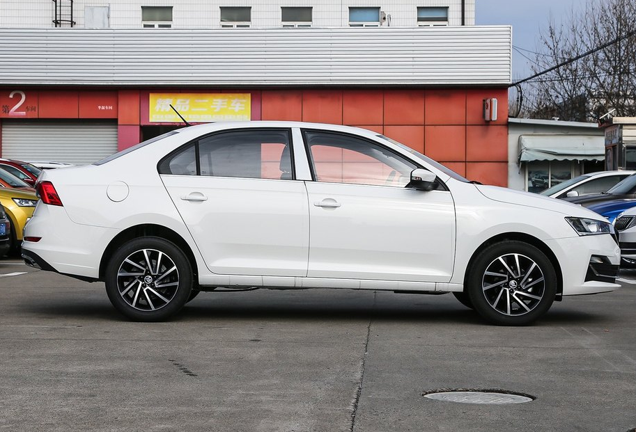 入手只要5万多，百公里油耗5.6L，带你看斯柯达昕锐