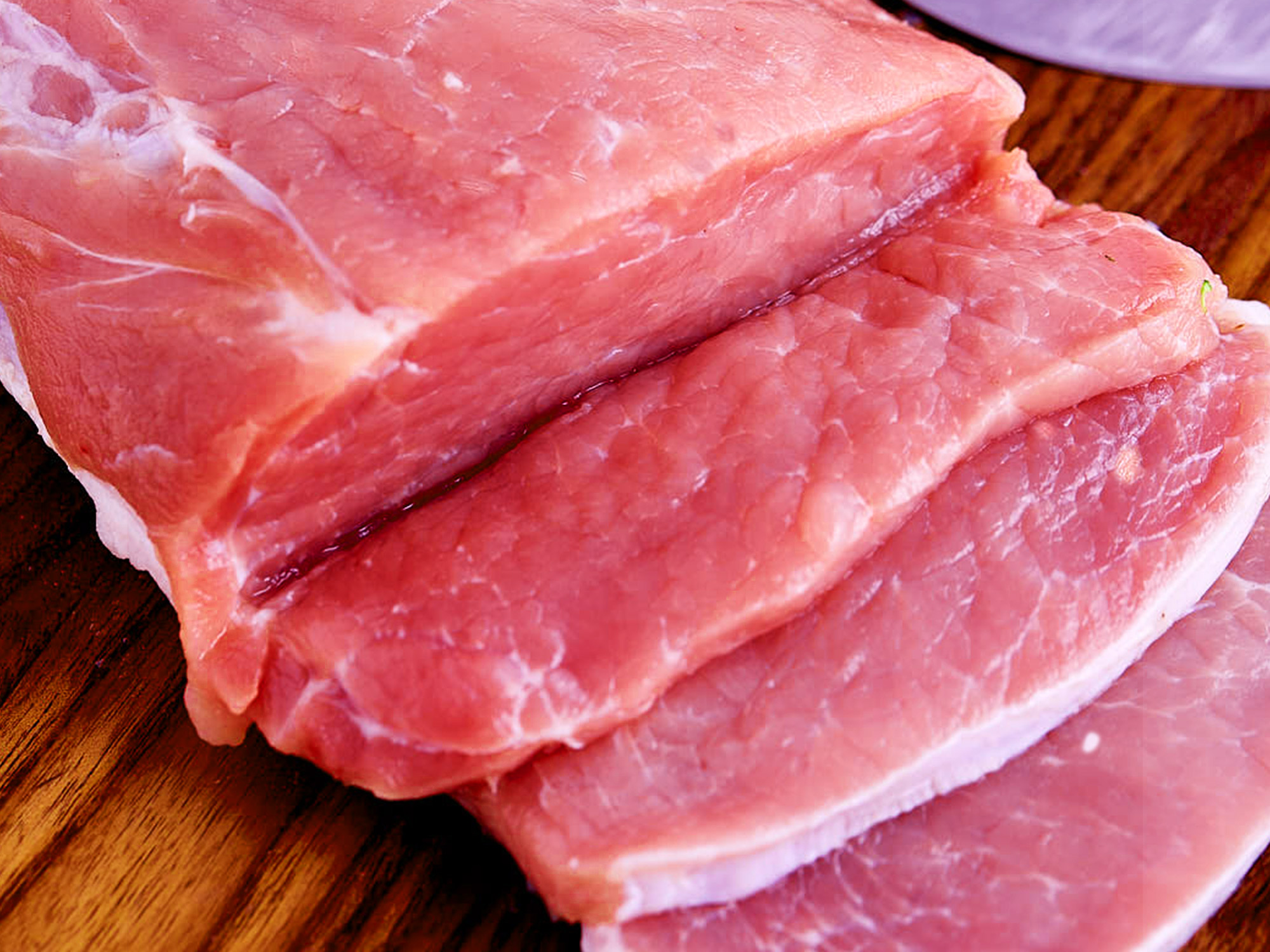 买猪肉时,有人专买这4个部位,猪肉贩说:这次遇到行家了