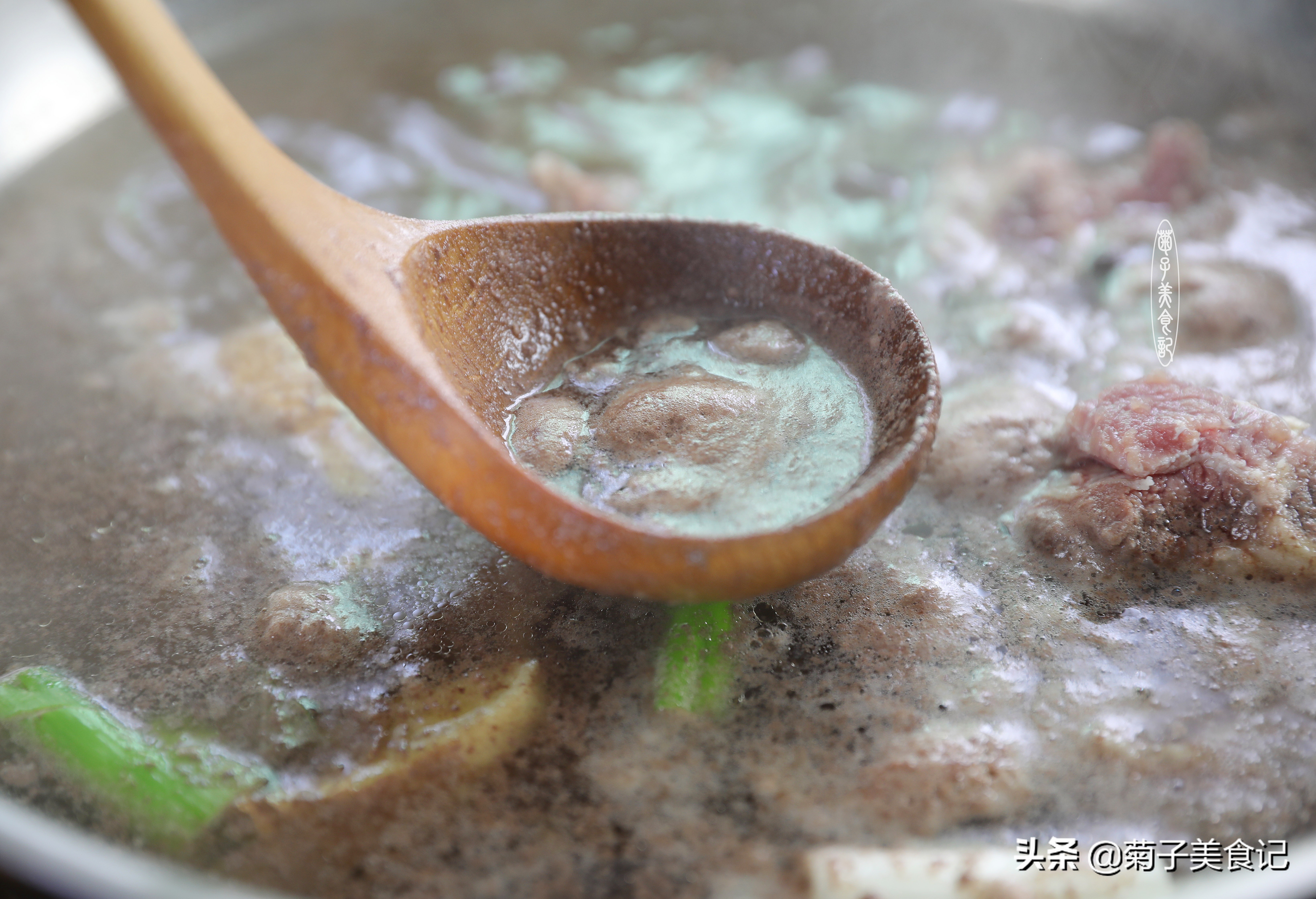 枸杞牛骨汤的制作方法