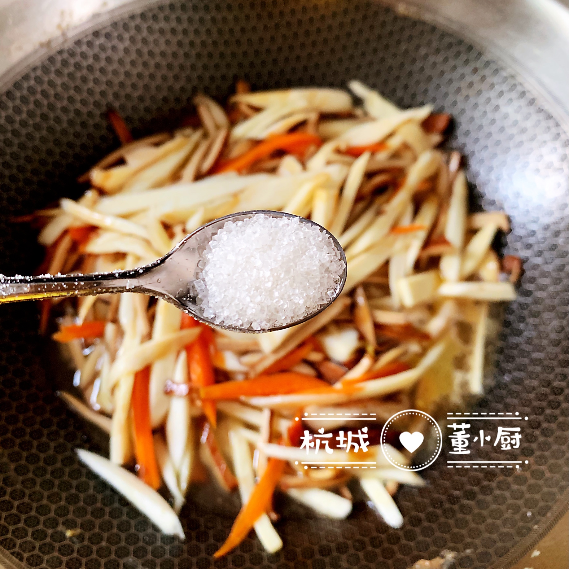 茭白干怎么做好吃（茭白干这么做鲜香味美）