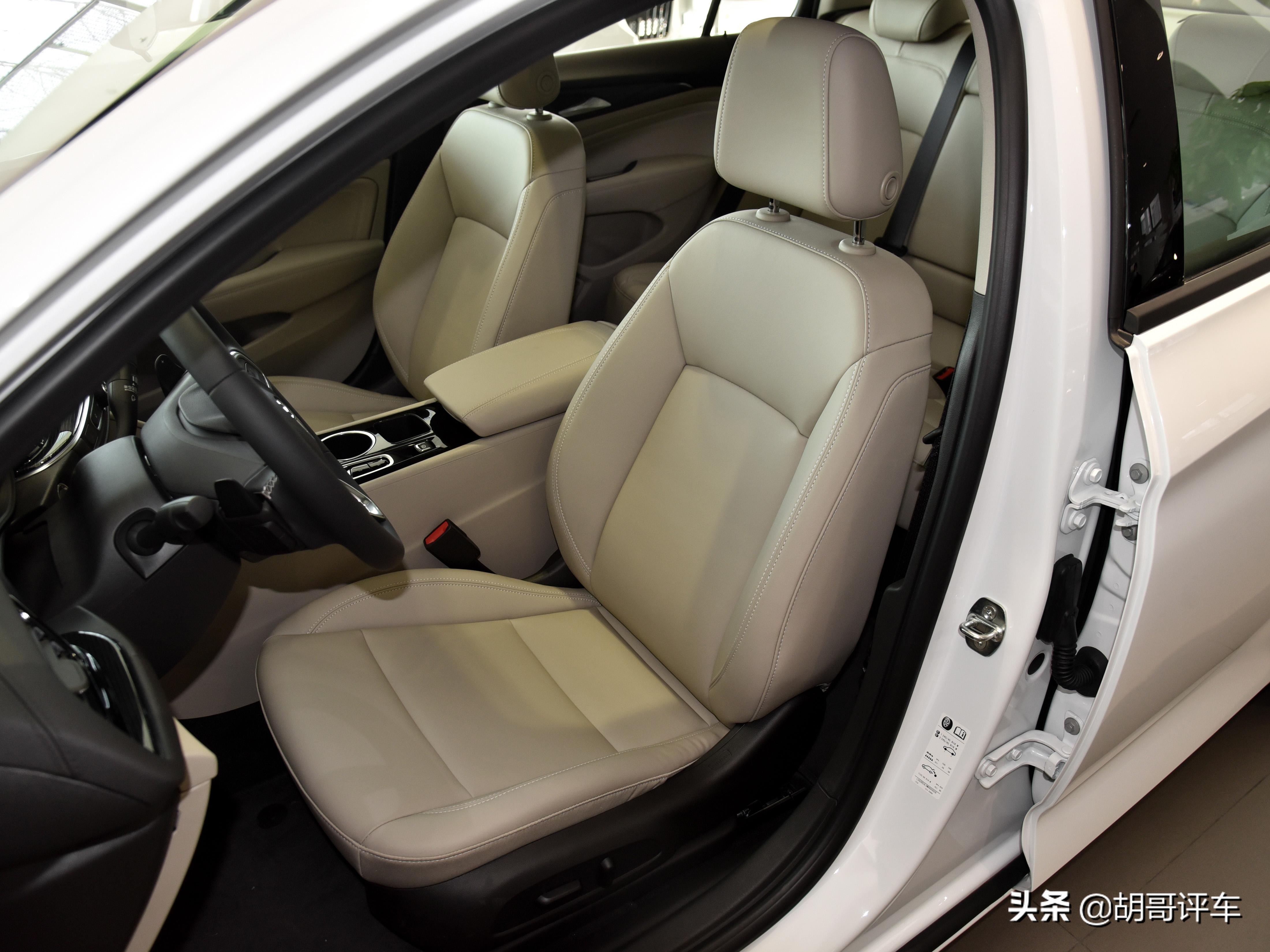 2.0T+9AT开着带劲，内部空间很舒适，实拍别克君威