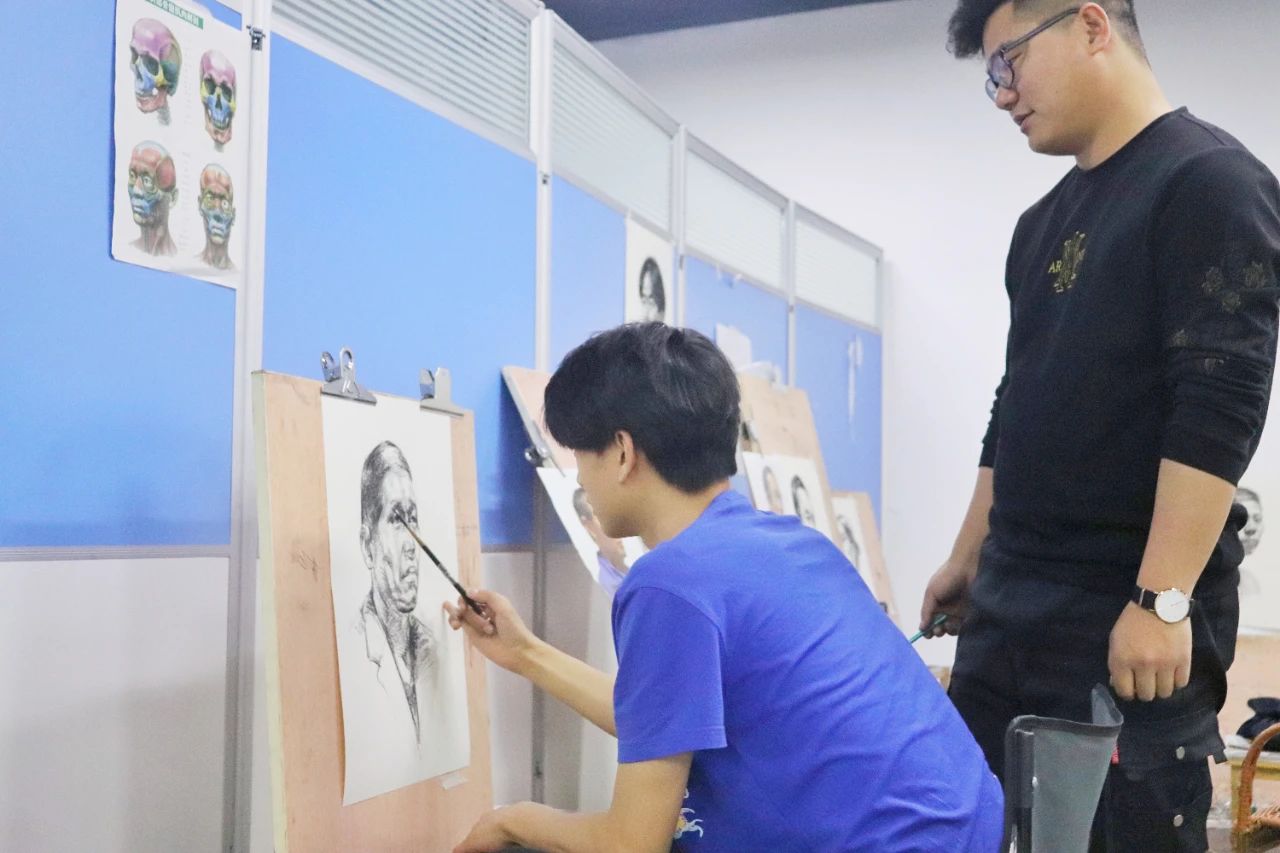 美术艺考生画室集训怎么选，美术培训班哪家好？