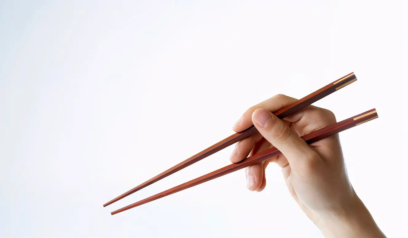 合金筷子的危害（黑色的合金筷子有毒吗）