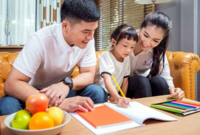 大学住上铺还是下铺（大学宿舍床位怎么选）