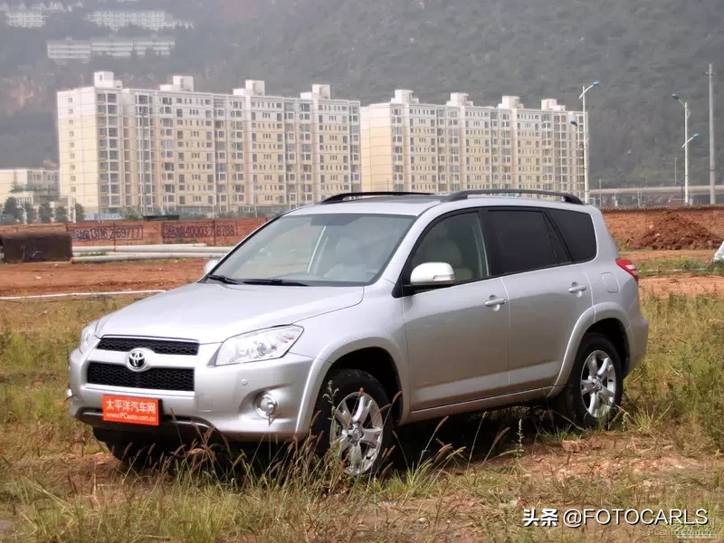 实拍第四代丰田RAV4荣放，近七年改款，小书包不在你不买？