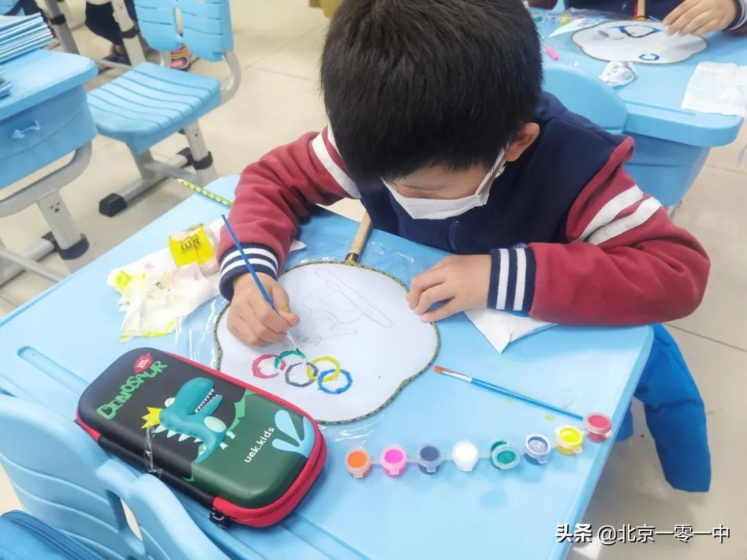 上地实验学校小学部的小可爱 带来了助力冬奥的小宇宙