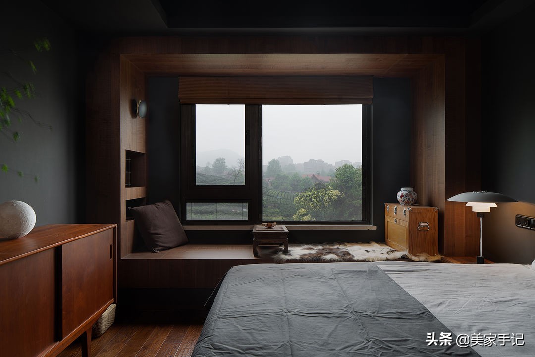 坚持摒弃客厅，不买沙发茶几！这对夫妻的家，成了装修界的教科书