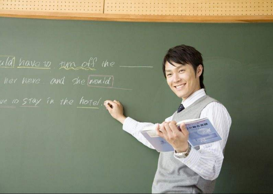 公立学校教师辞职规定（公职教师如何辞职）