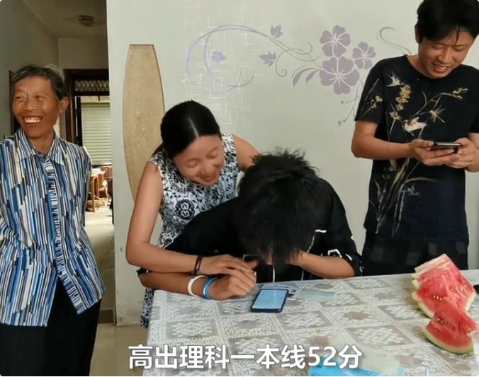 多省市2021高考分数线出炉，有人欢喜有人忧，文科生感到有些头疼