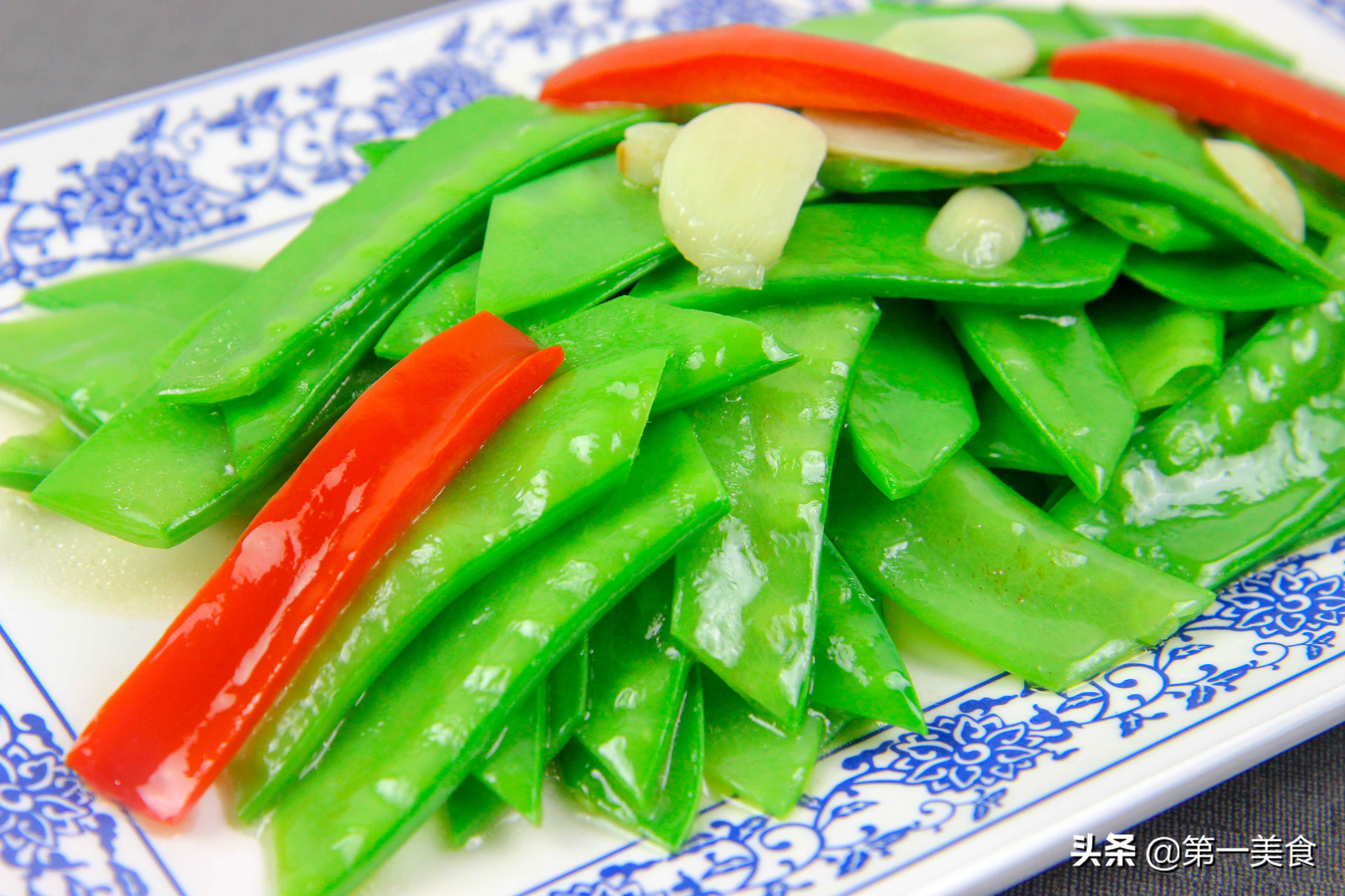 蒜蓉荷兰豆的做法步骤(清香脆嫩蒜蓉荷兰豆的煮法)