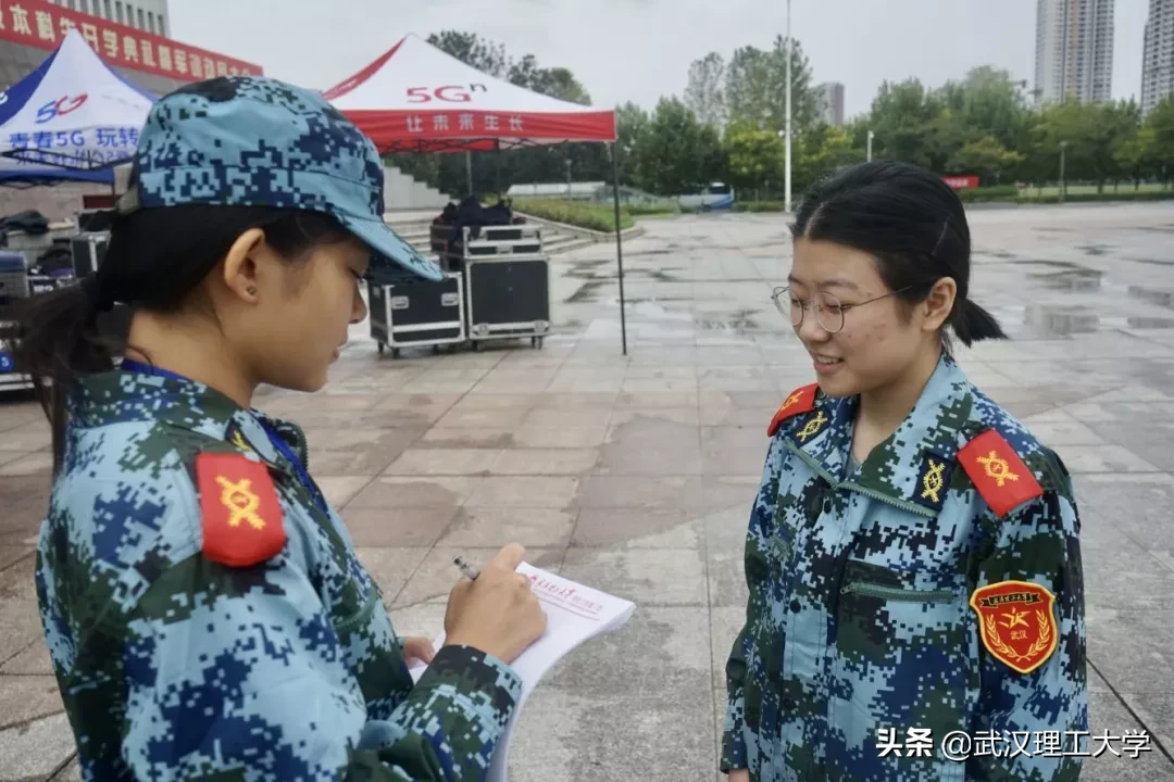 扬外必先务内——细雨中别样的军训，正在上演