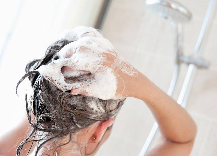 洗頭水怎么挑？清潔、滑順、養發都重要，先從這些成分下手就對了