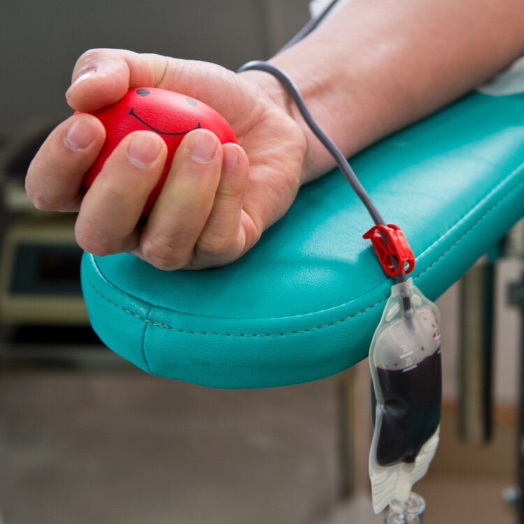 为何献血无偿，用血却有偿？献血对人体有没有伤害？为你解答疑惑