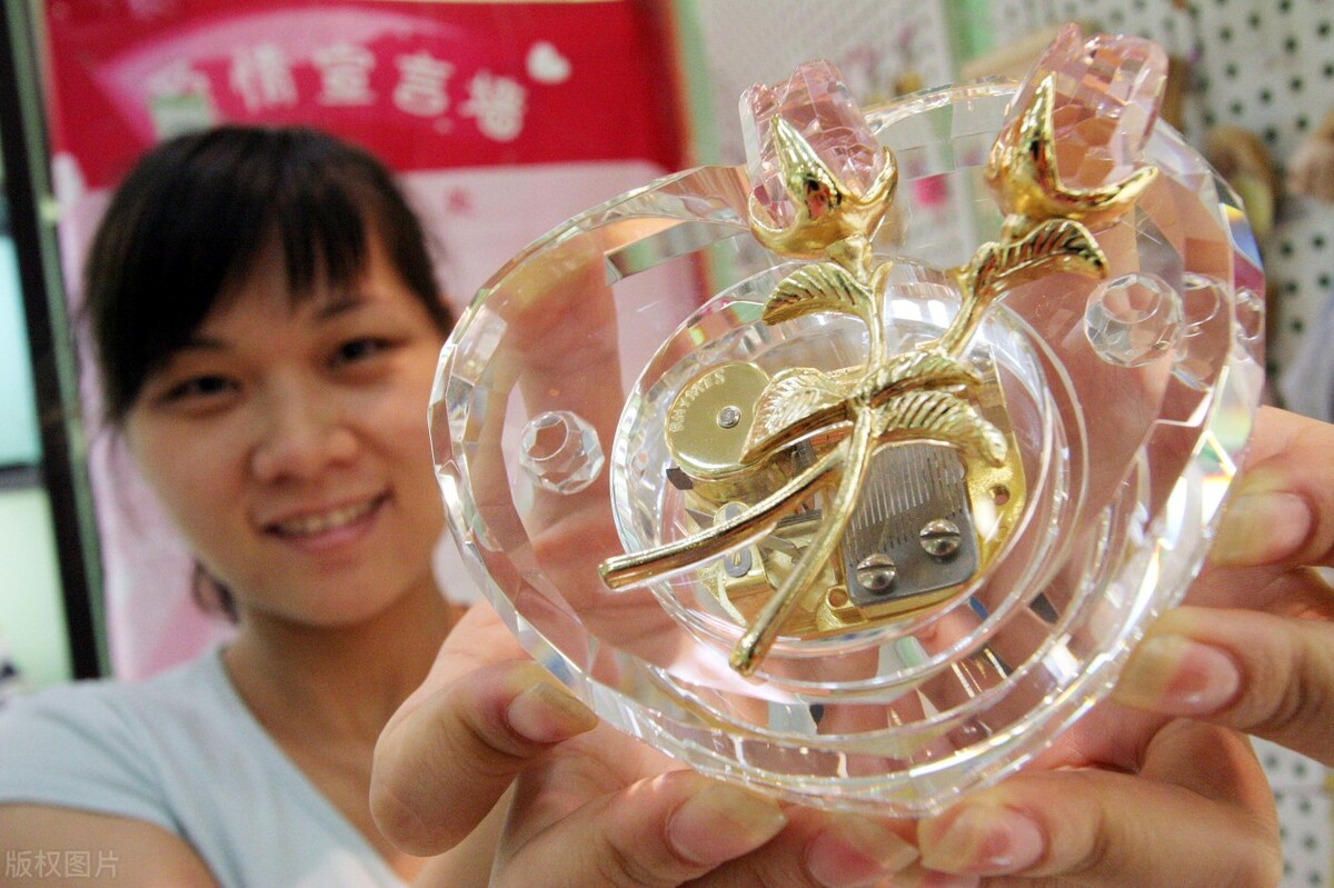 2022年的新年礼物送给女生（2022年送女朋友什么礼物）
