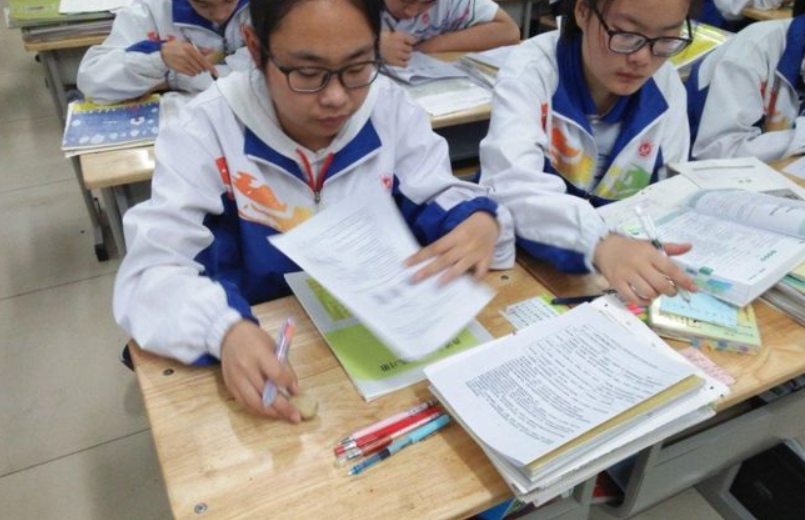 英语或将被踢出高考，教育部做出回应，家长：用处不大应该取消