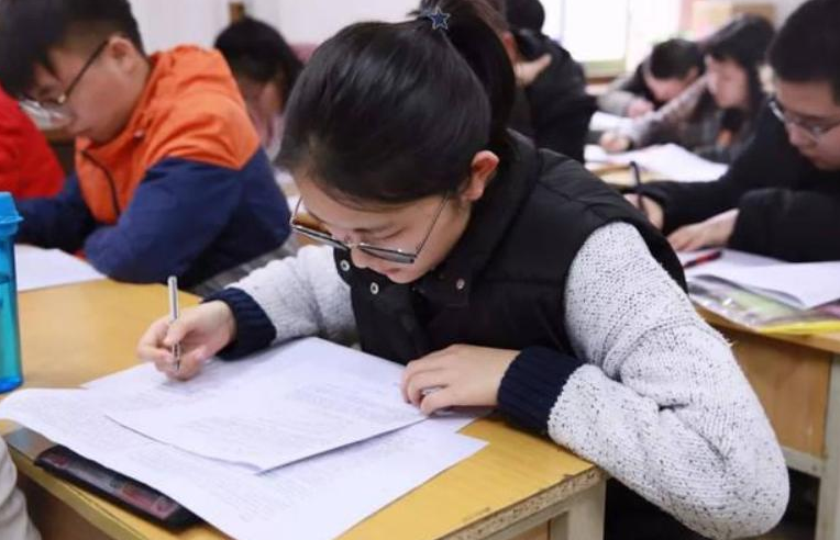 钟汉良曾“押中”高考作文题目，命题组慌了，不愧是押题王