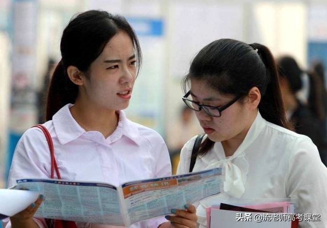 输了高考，赢在大学！被不喜欢的院校录取，若奋斗4年，仍可逆袭